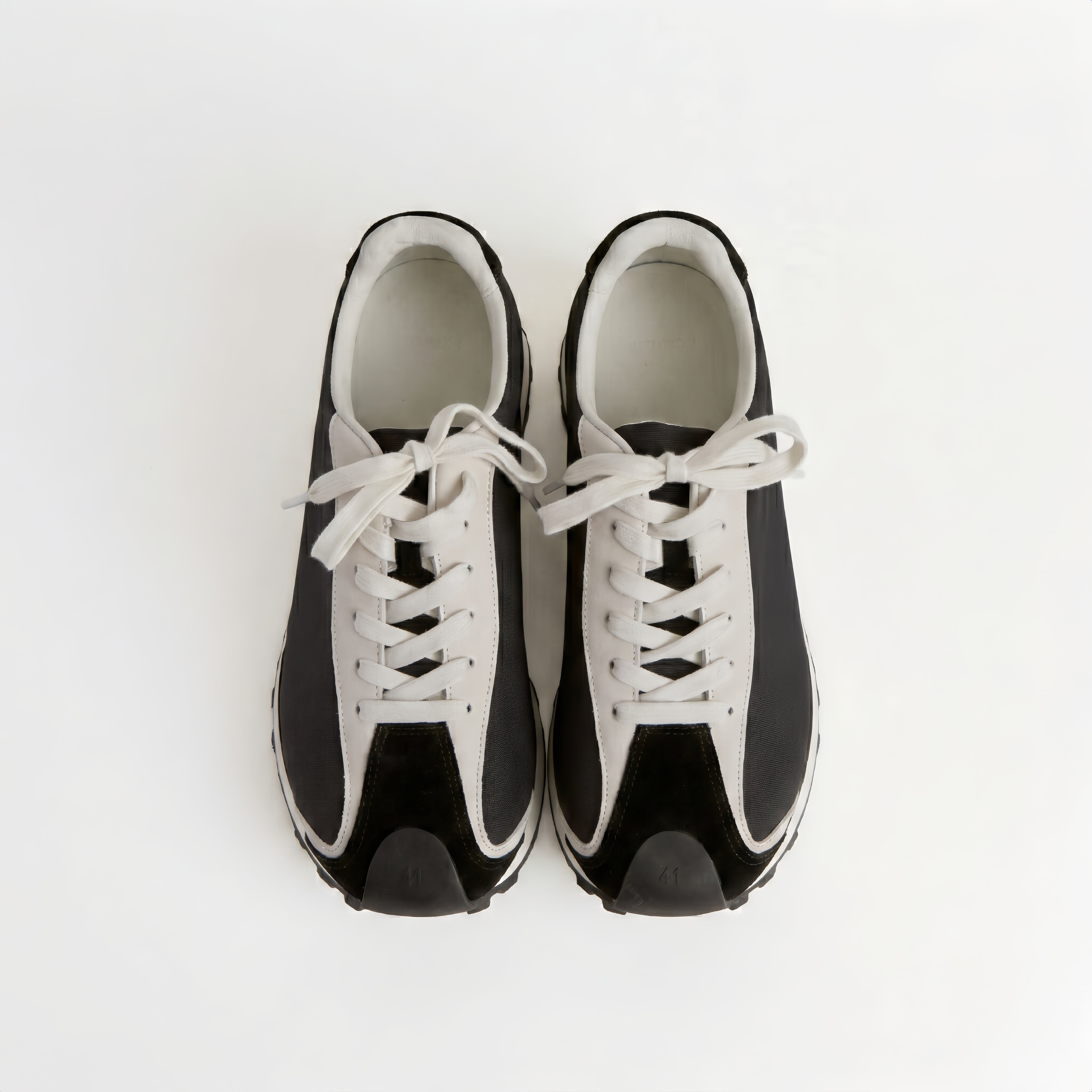 The Dual Stride Men‘s Black Urban Kinetic Runner