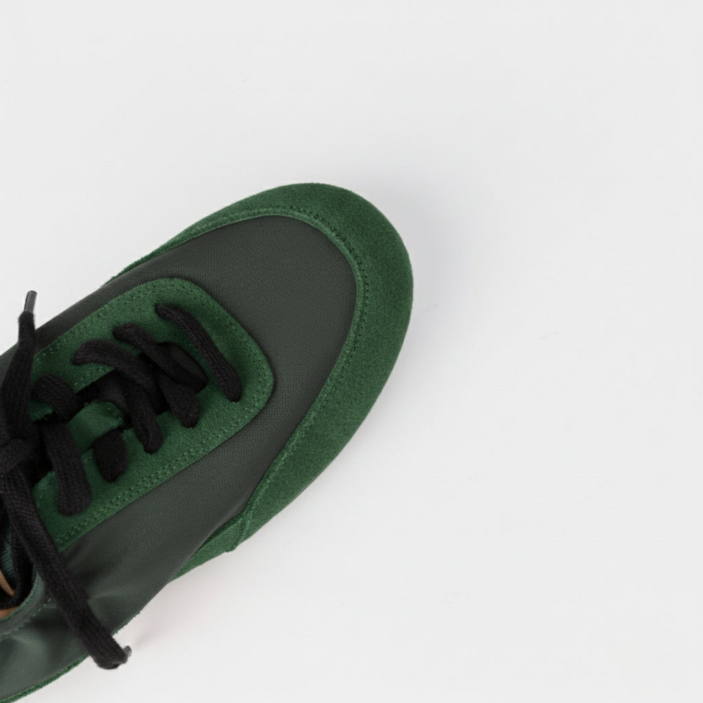 The Dual Stride Women‘s Dark Green Light Flat Sneakers