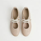 Las bailarinas planas Dual Stride de piel beige con cordones