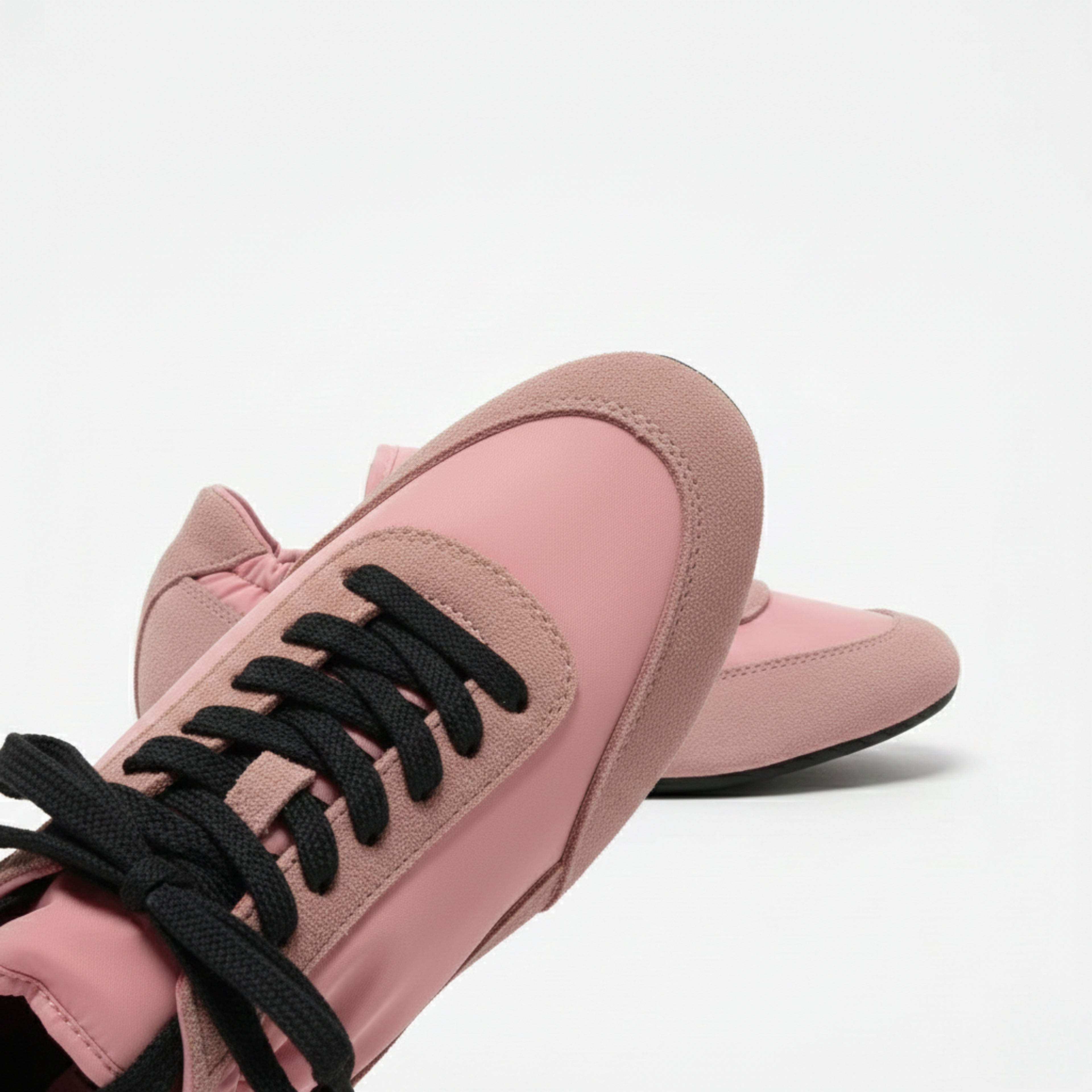 The Dual Stride Women‘s Pink Light Flat Sneakers