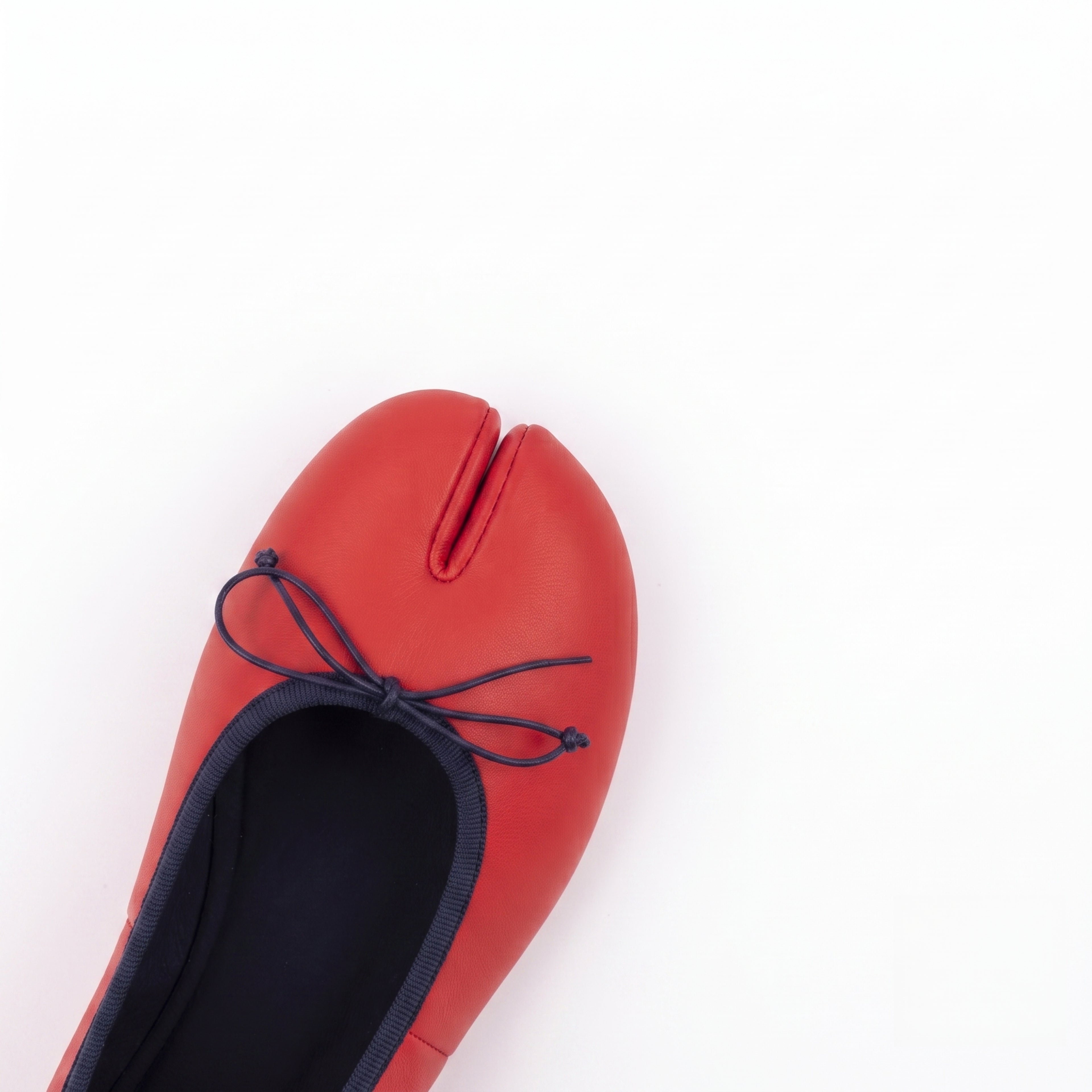 The Dual Strride Women's Red Soft Tabi Flats