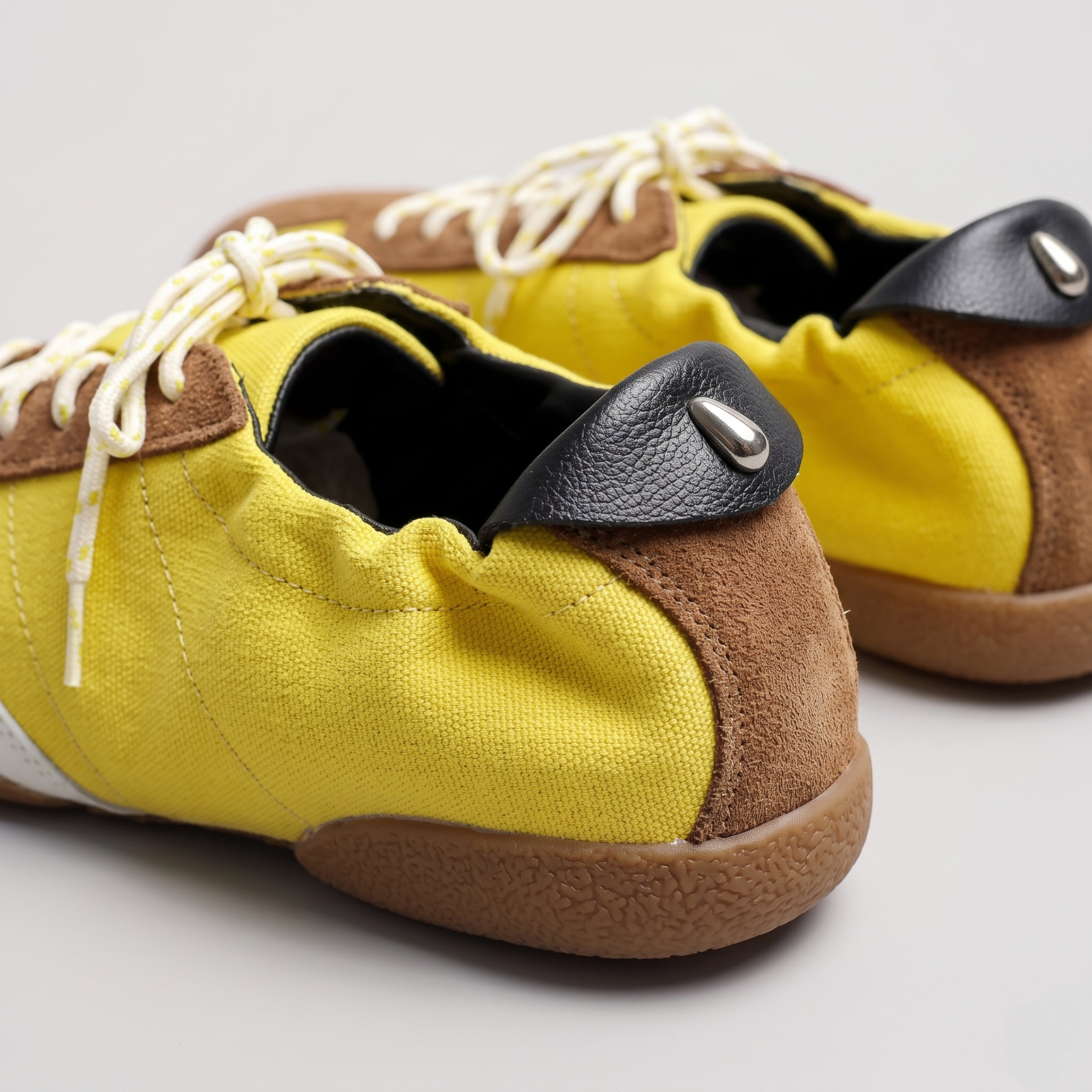 The Dual Stride Yellow Casual Retro Low-Top Sneakers