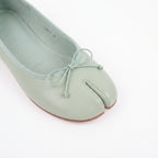 The Dual Stride Women Green Tabi Flats