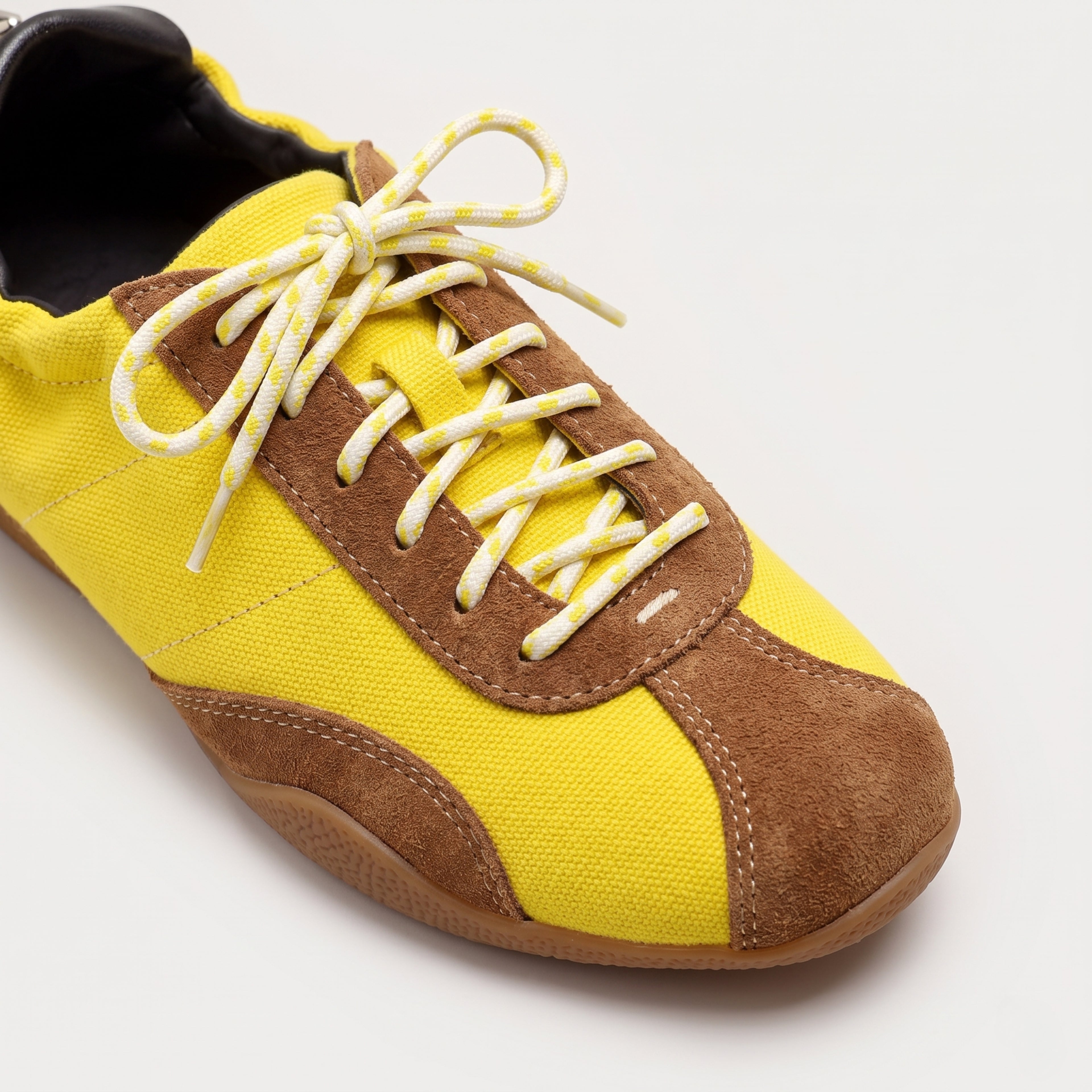 The Dual Stride Yellow Casual Retro Low-Top Sneakers