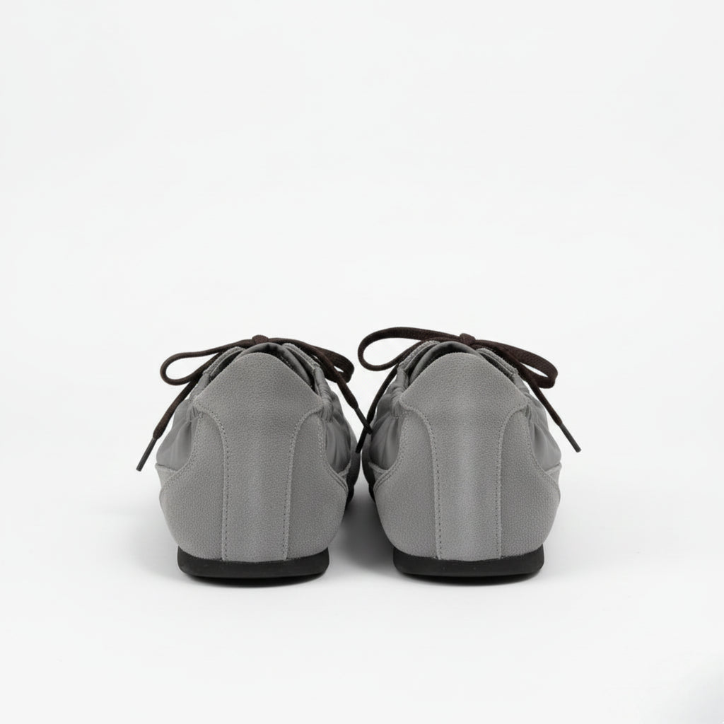 The Dual Stride Women‘s Gray Light Flat Sneakers