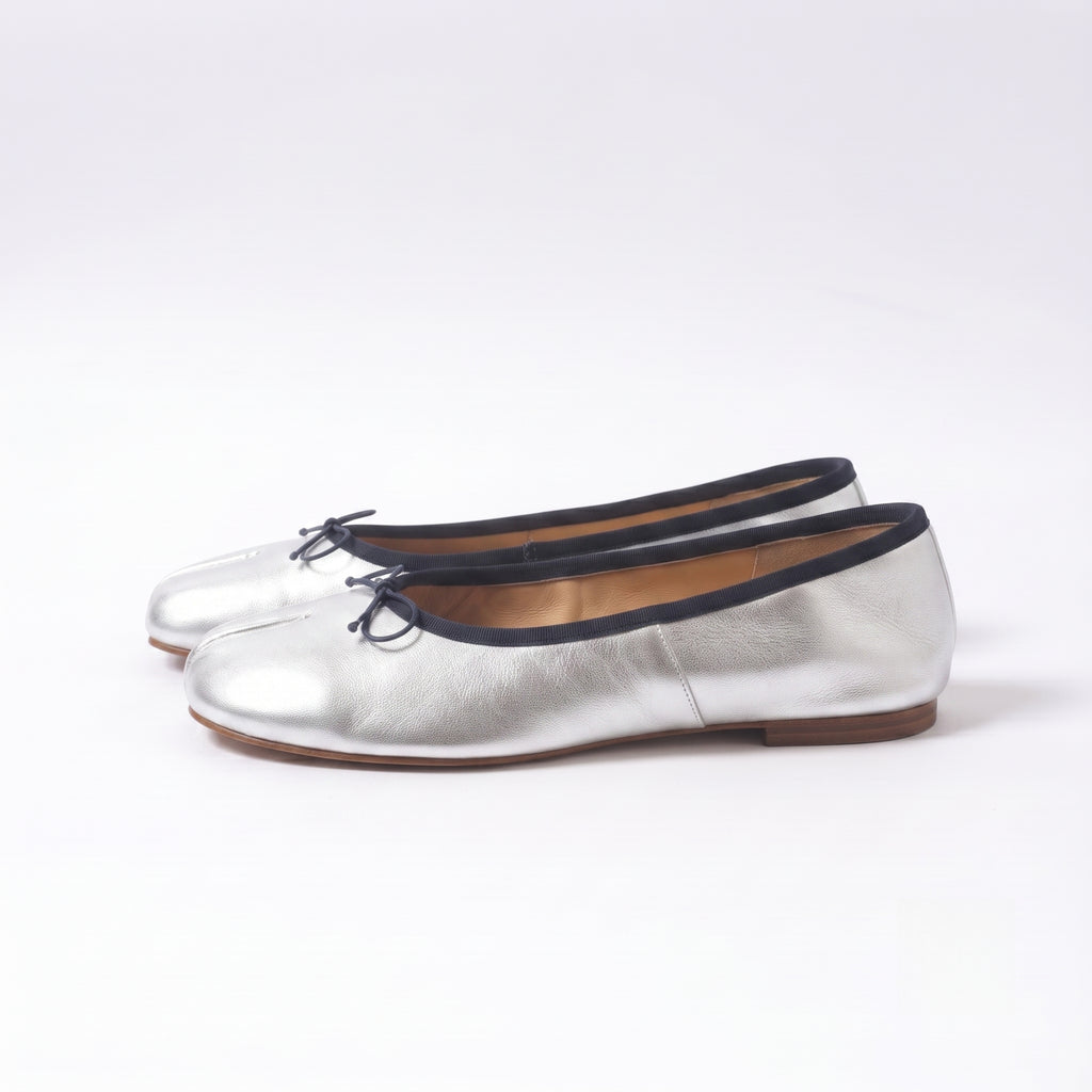 The Dual Strride Women's Silver Soft Tabi Flats