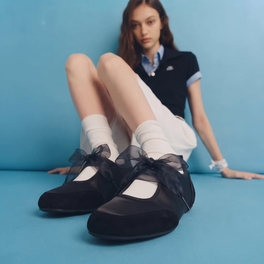 The Dual Stride Women's Black Lace-up Mary Jane Flats