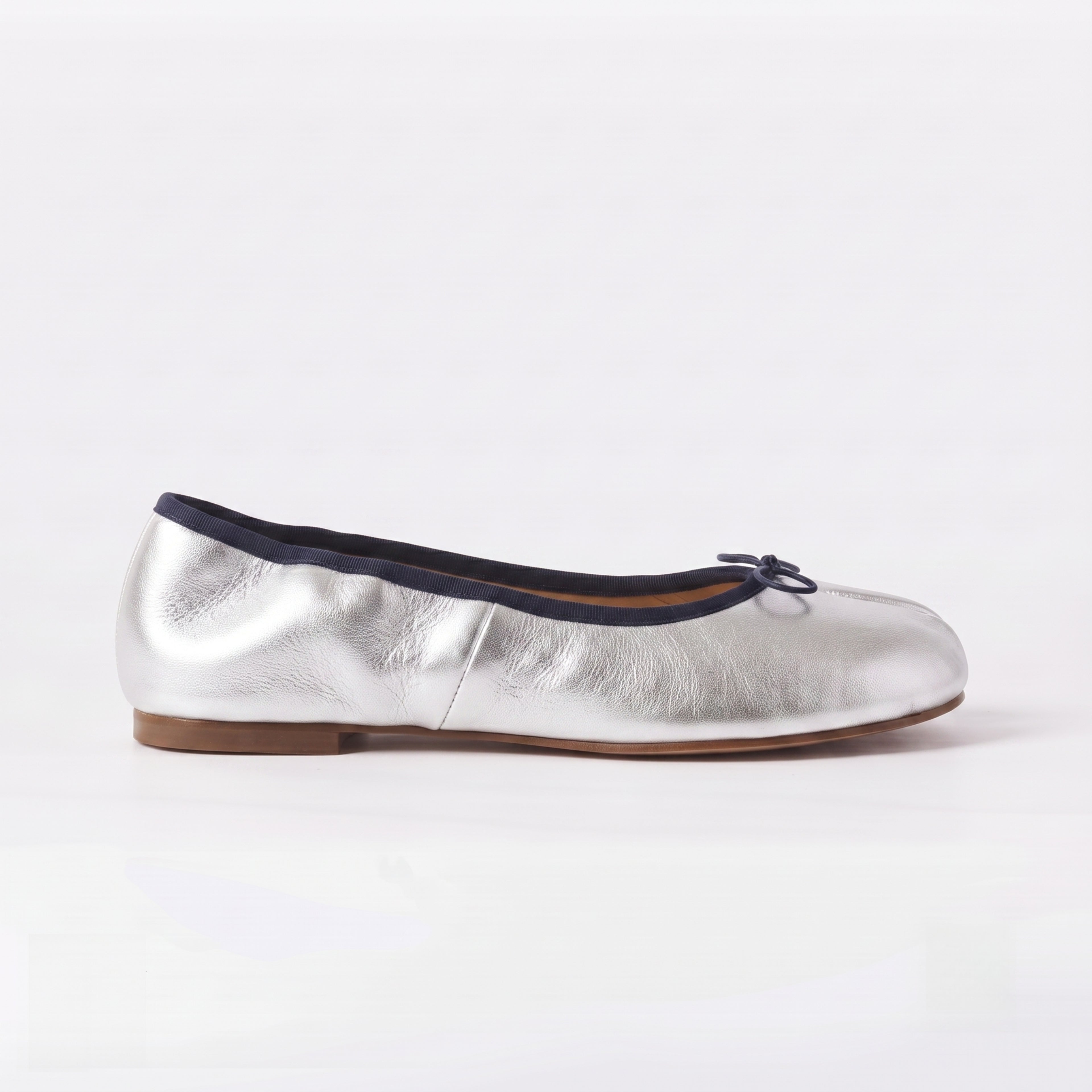 The Dual Strride Women's Silver Soft Tabi Flats