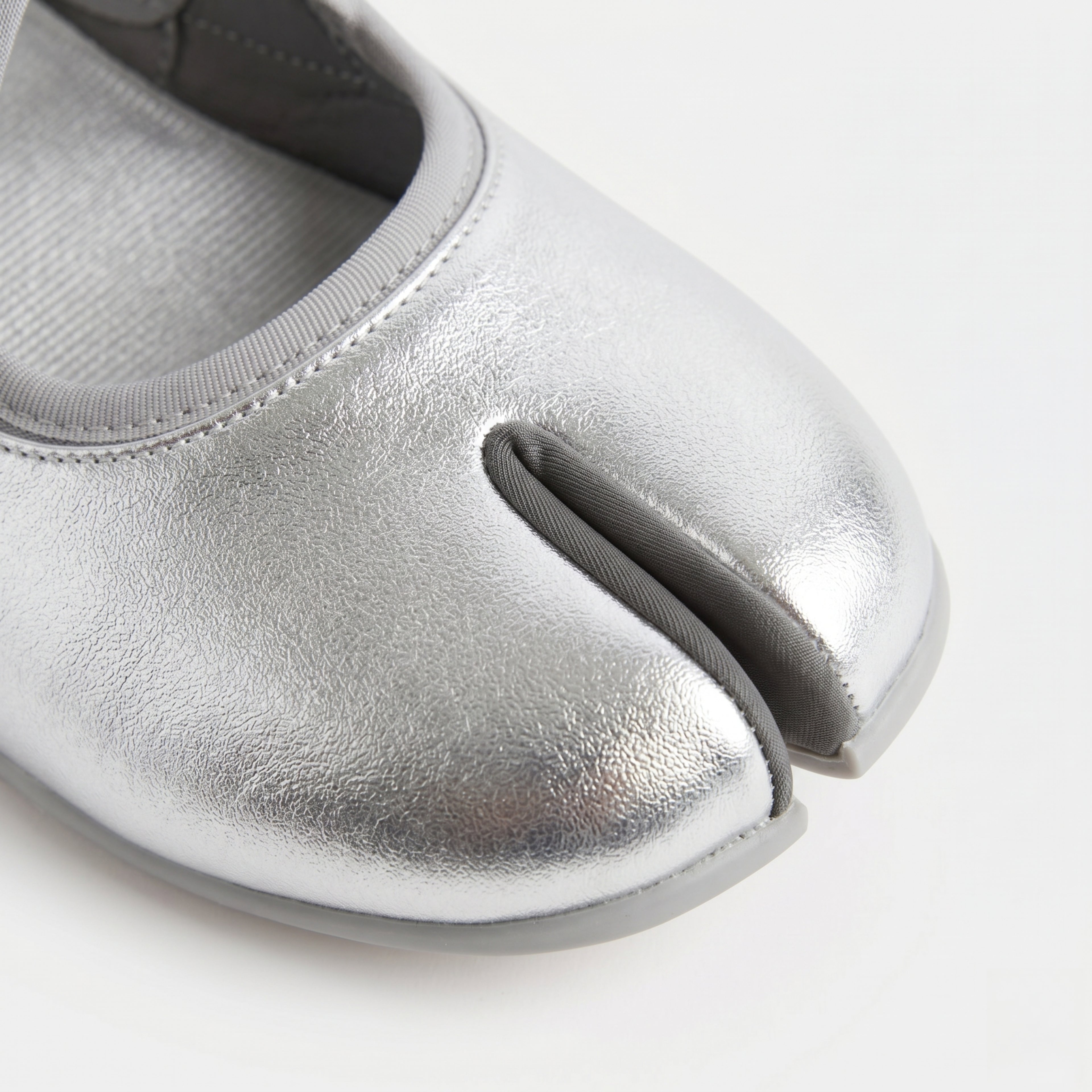 Bailarina plana Tabi Mary-Jane plateada Dual Stride