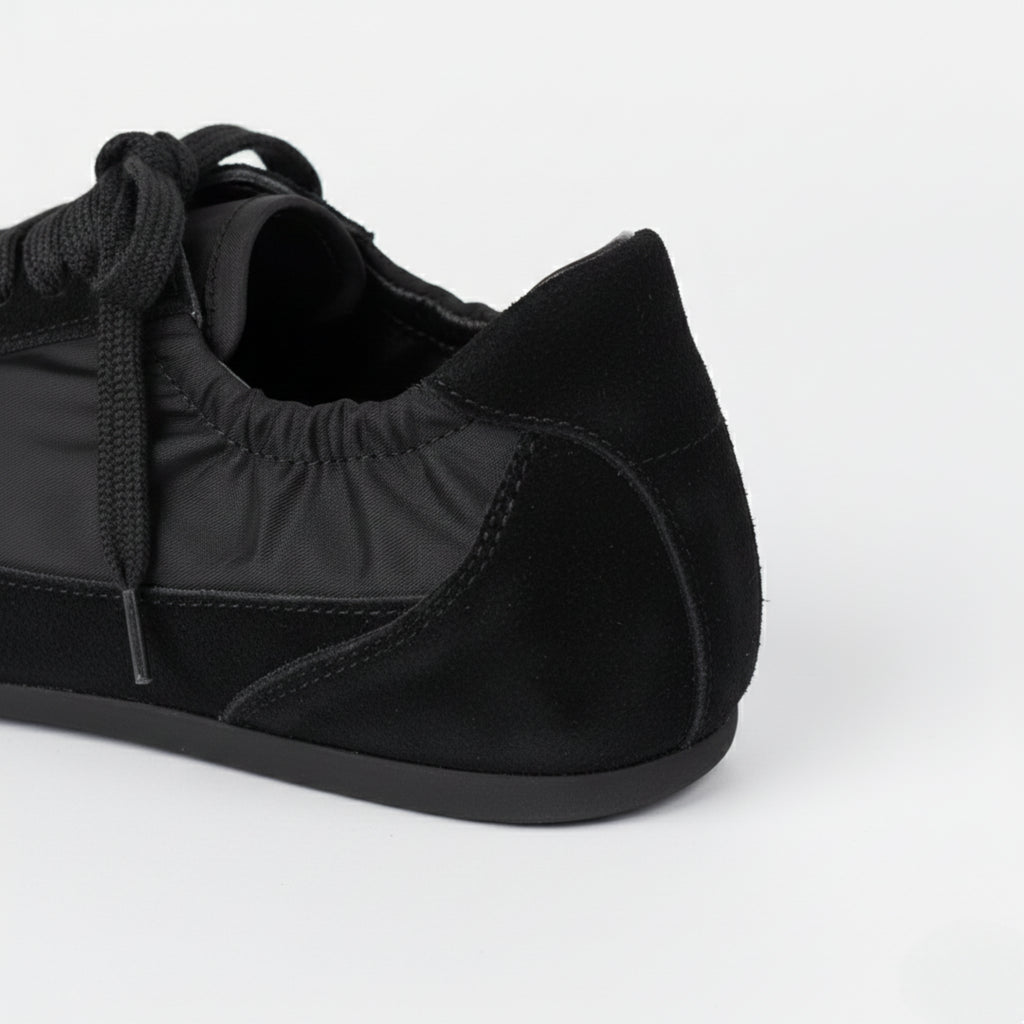 The Dual Stride Women‘s Black Light Flat Sneakers