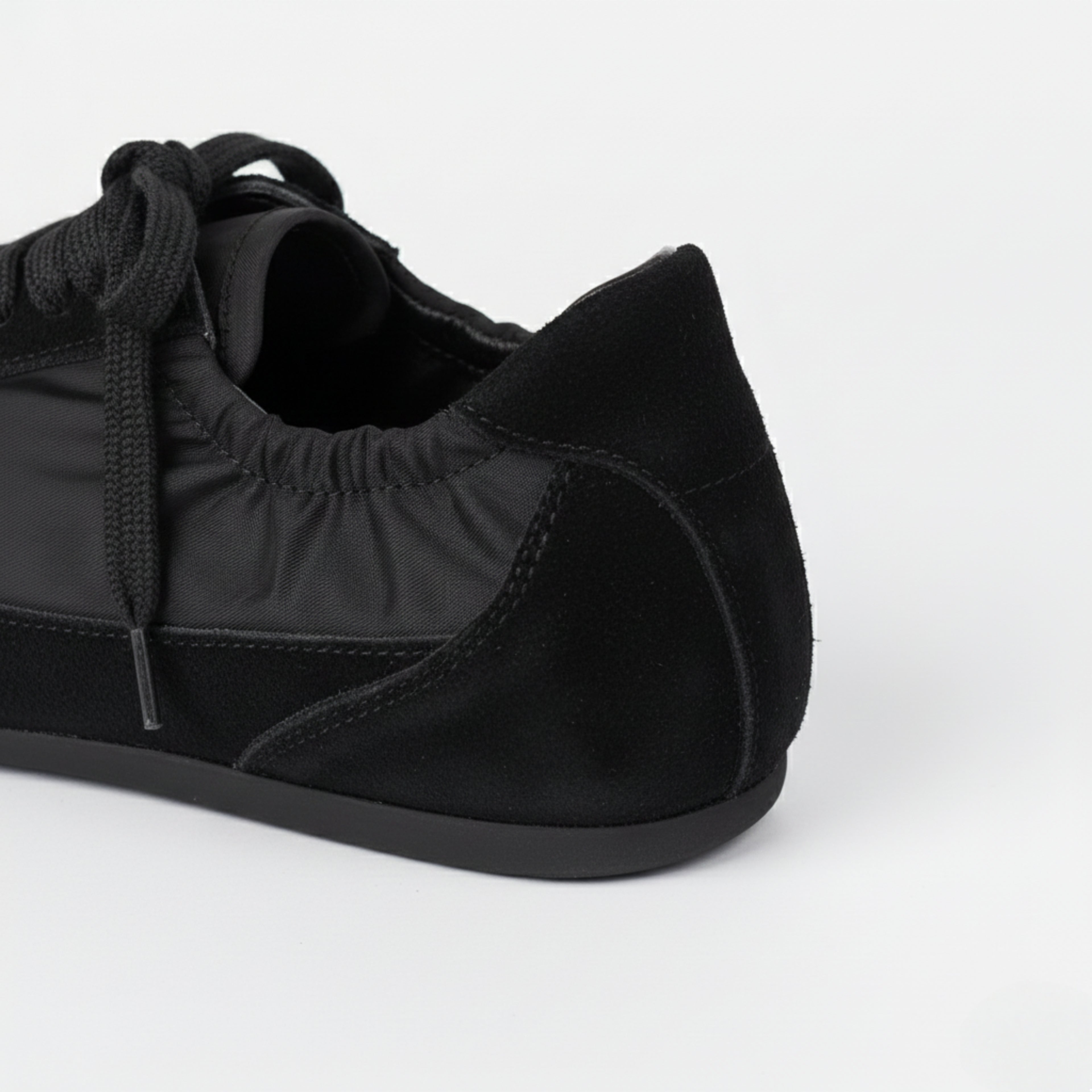 The Dual Stride Women‘s Black Light Flat Sneakers