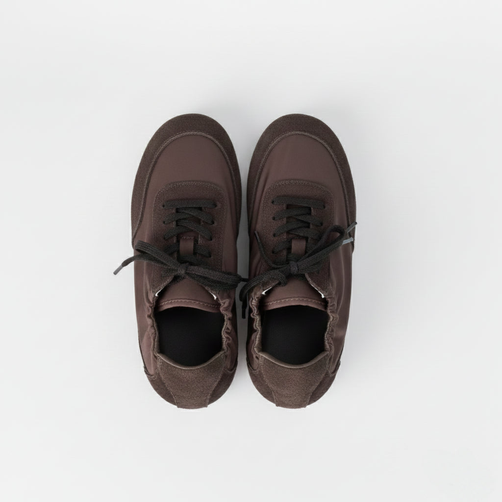 The Dual Stride Women‘s Chocolate Light Flat Sneakers