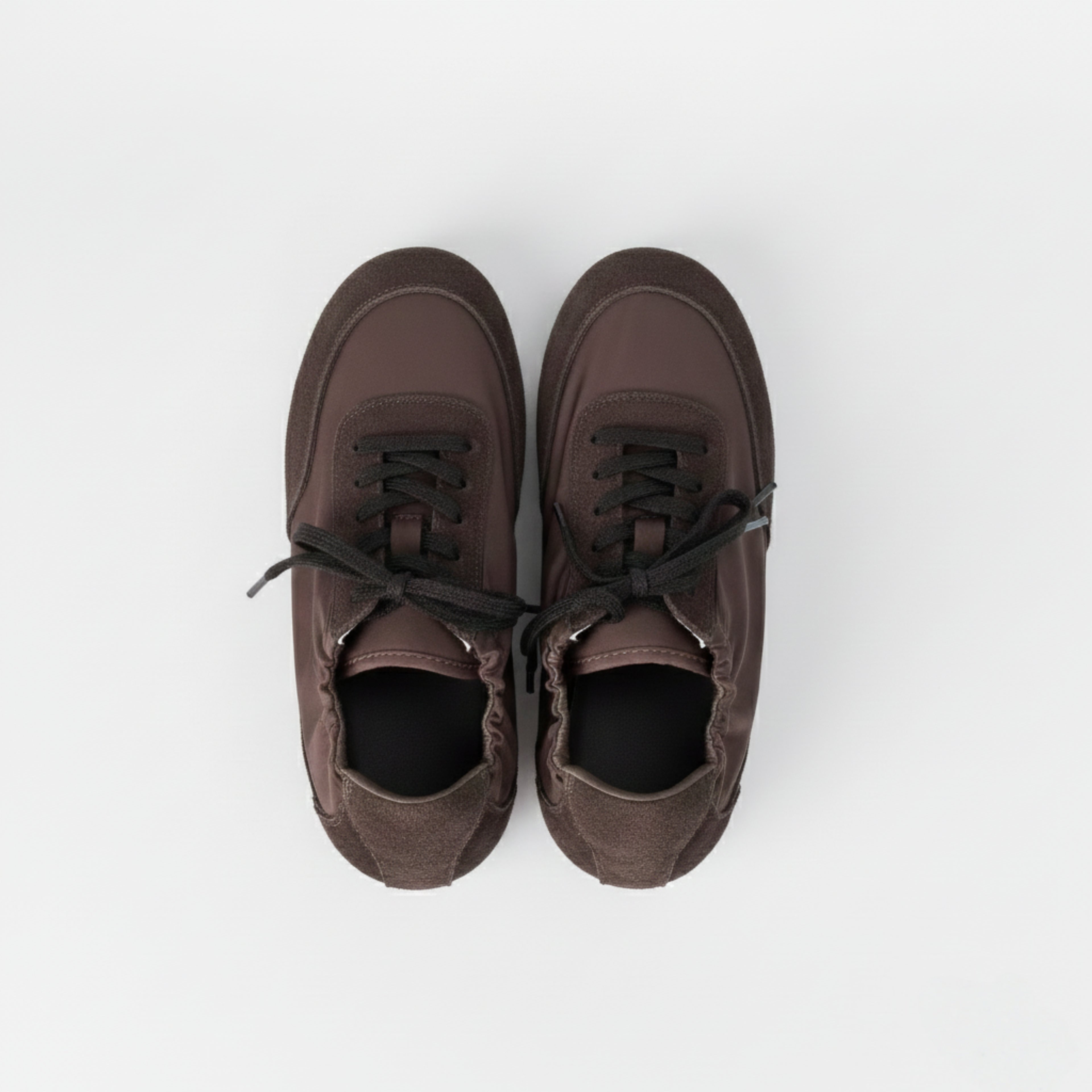 The Dual Stride Women‘s Chocolate Light Flat Sneakers