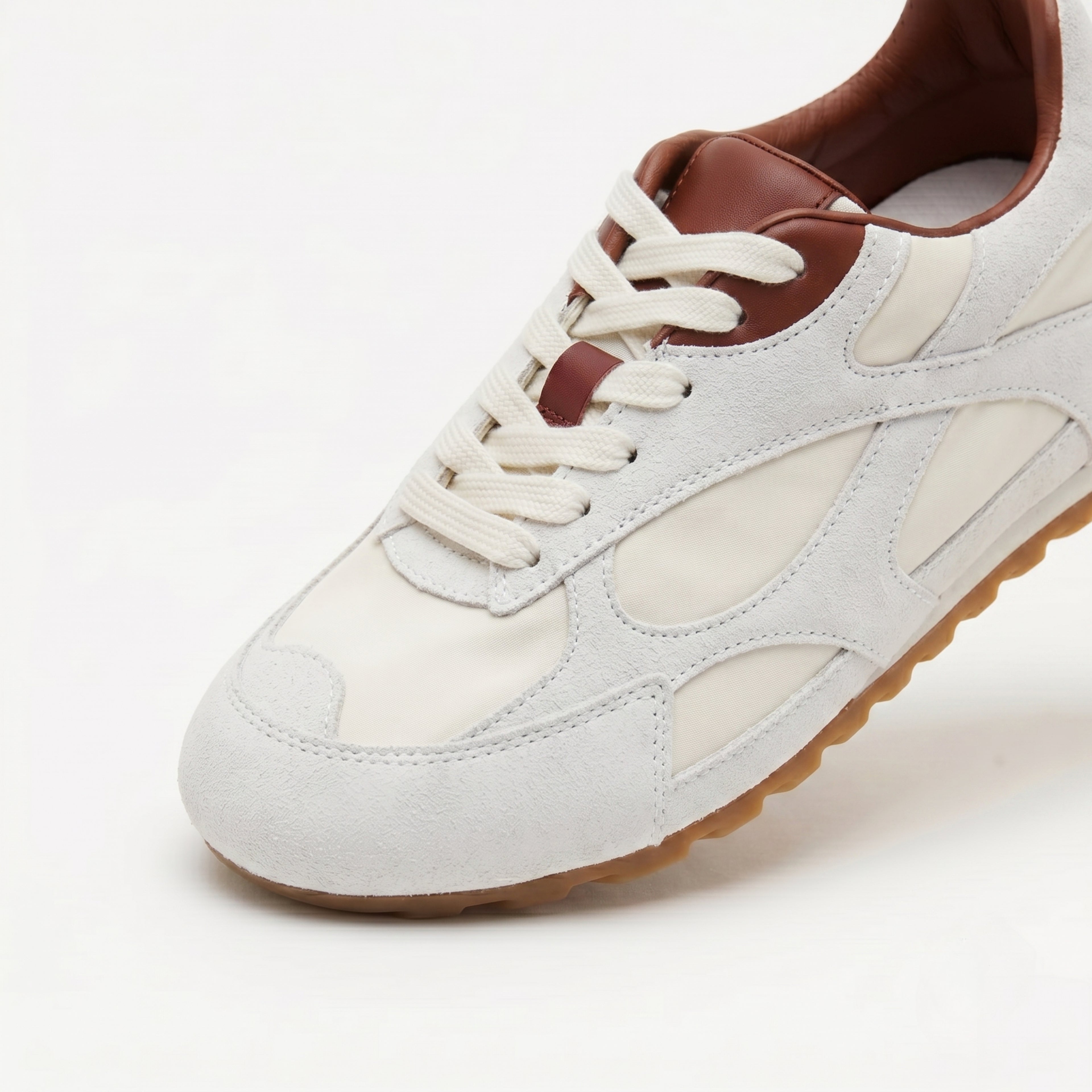 The Dual Stride Women‘s White Retro Suede Sneakers