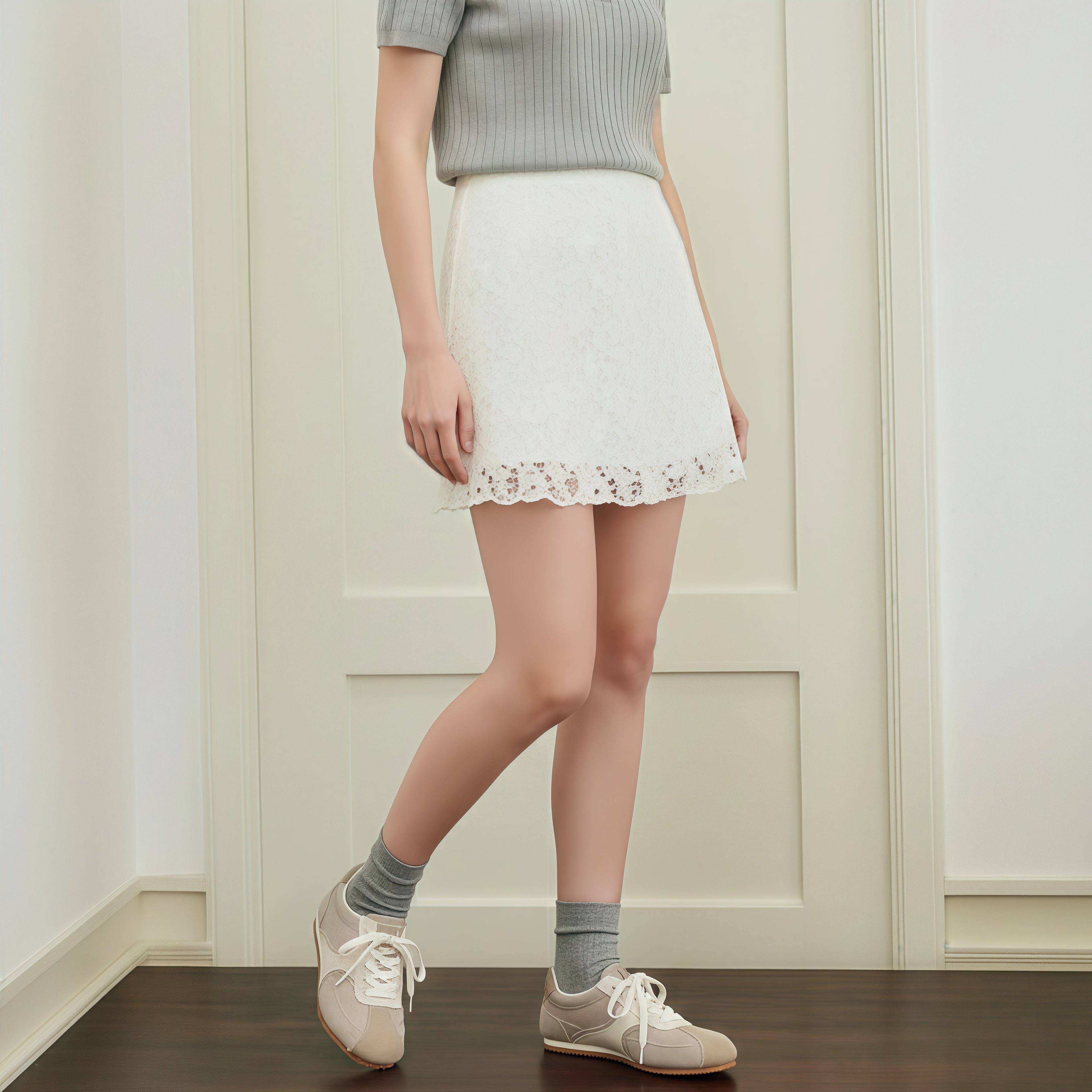 The Dual Stride Women‘s Distressed Ballet Canvas Low-Top Trainers