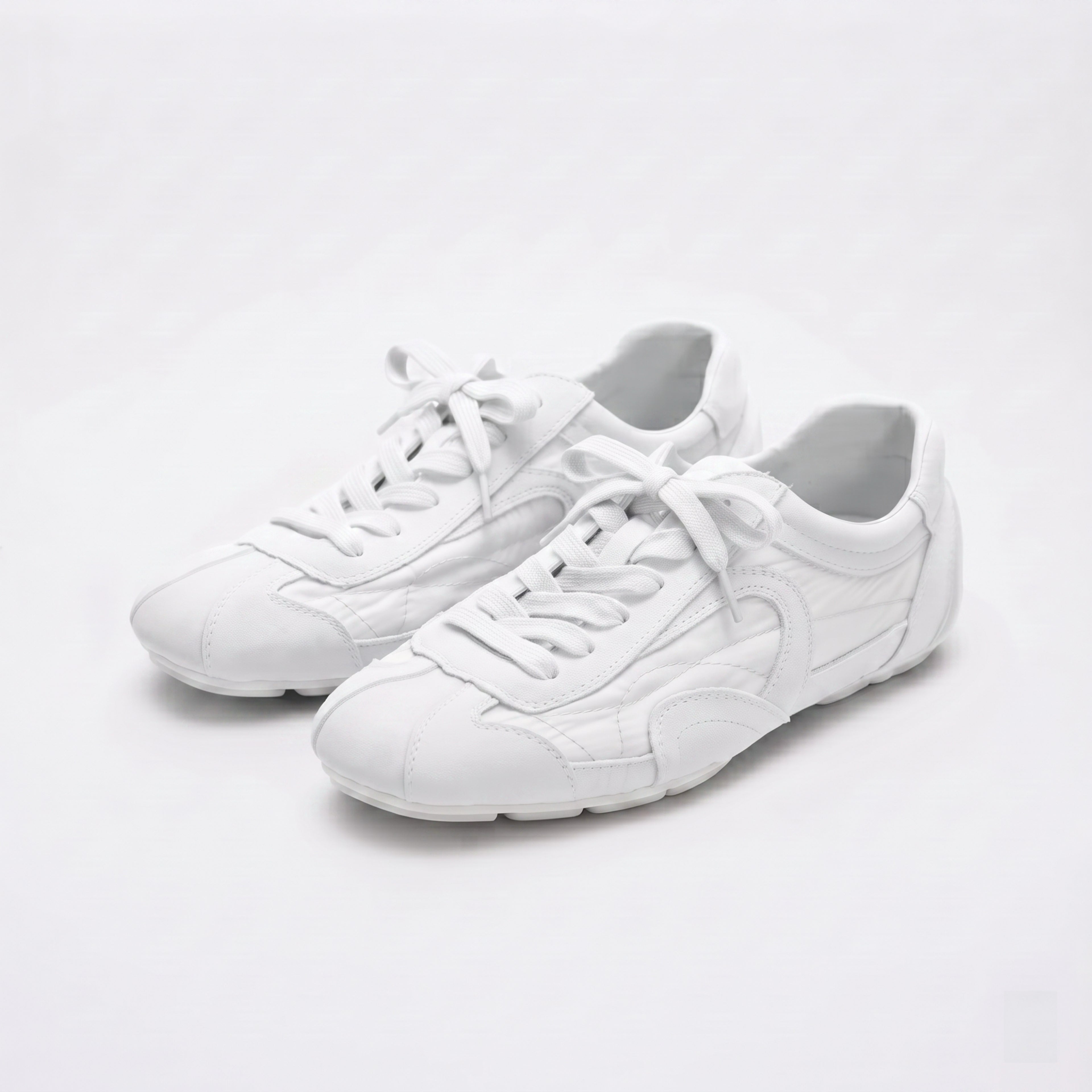 The Dual Stride Women‘s  Retro  White Trainer