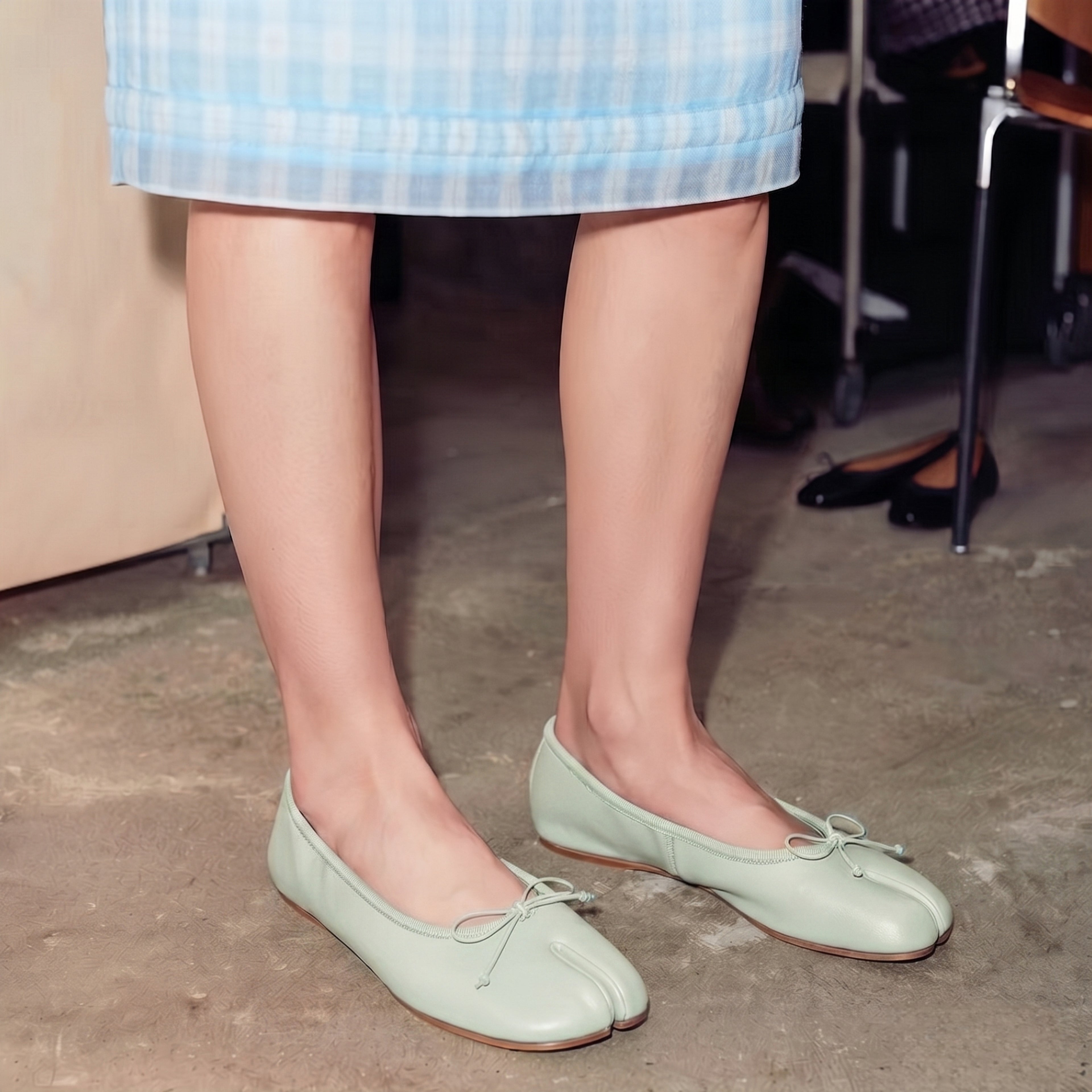 The Dual Stride Women Green Tabi Flats
