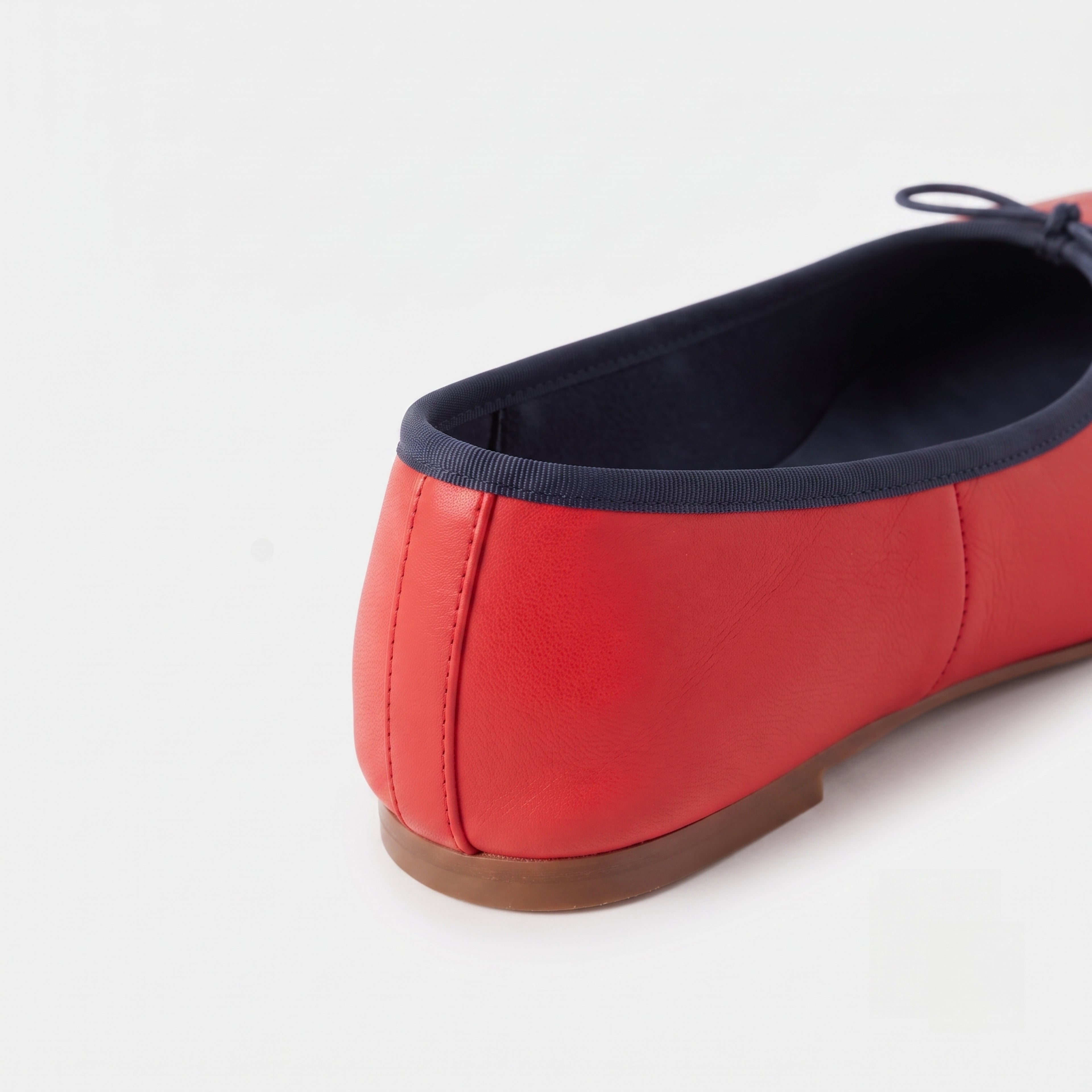 The Dual Strride Women's Red Soft Tabi Flats