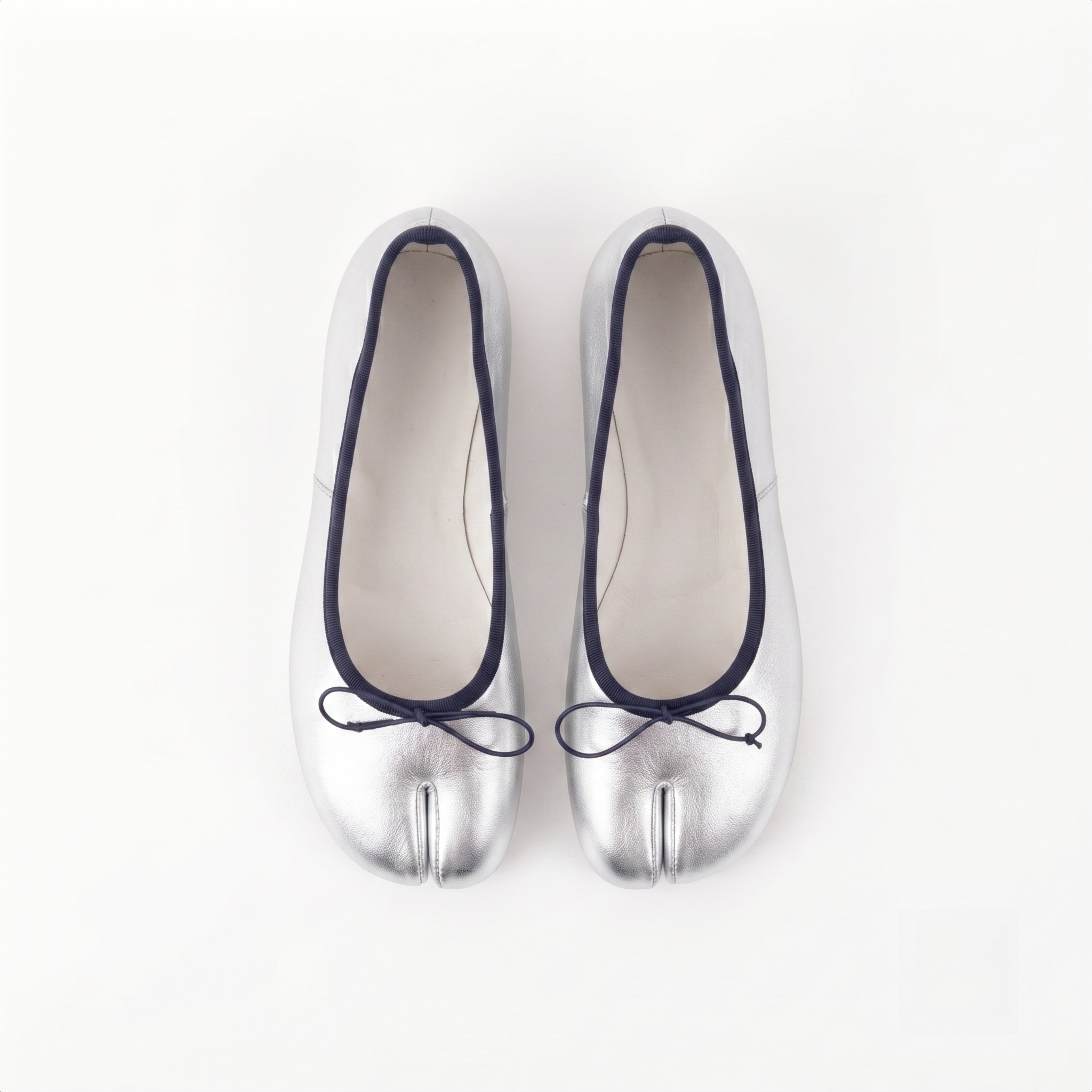 The Dual Strride Women's Silver Soft Tabi Flats