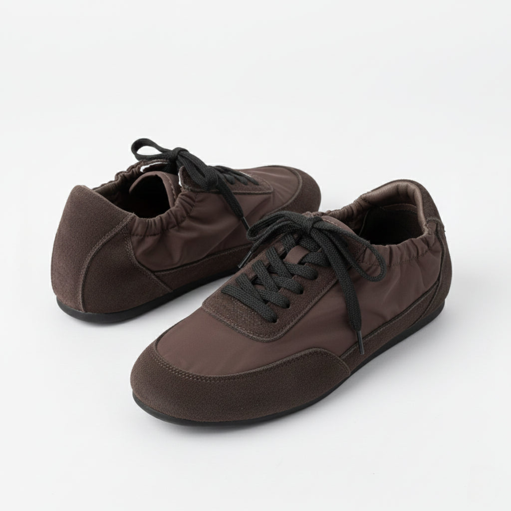 The Dual Stride Women‘s Chocolate Light Flat Sneakers