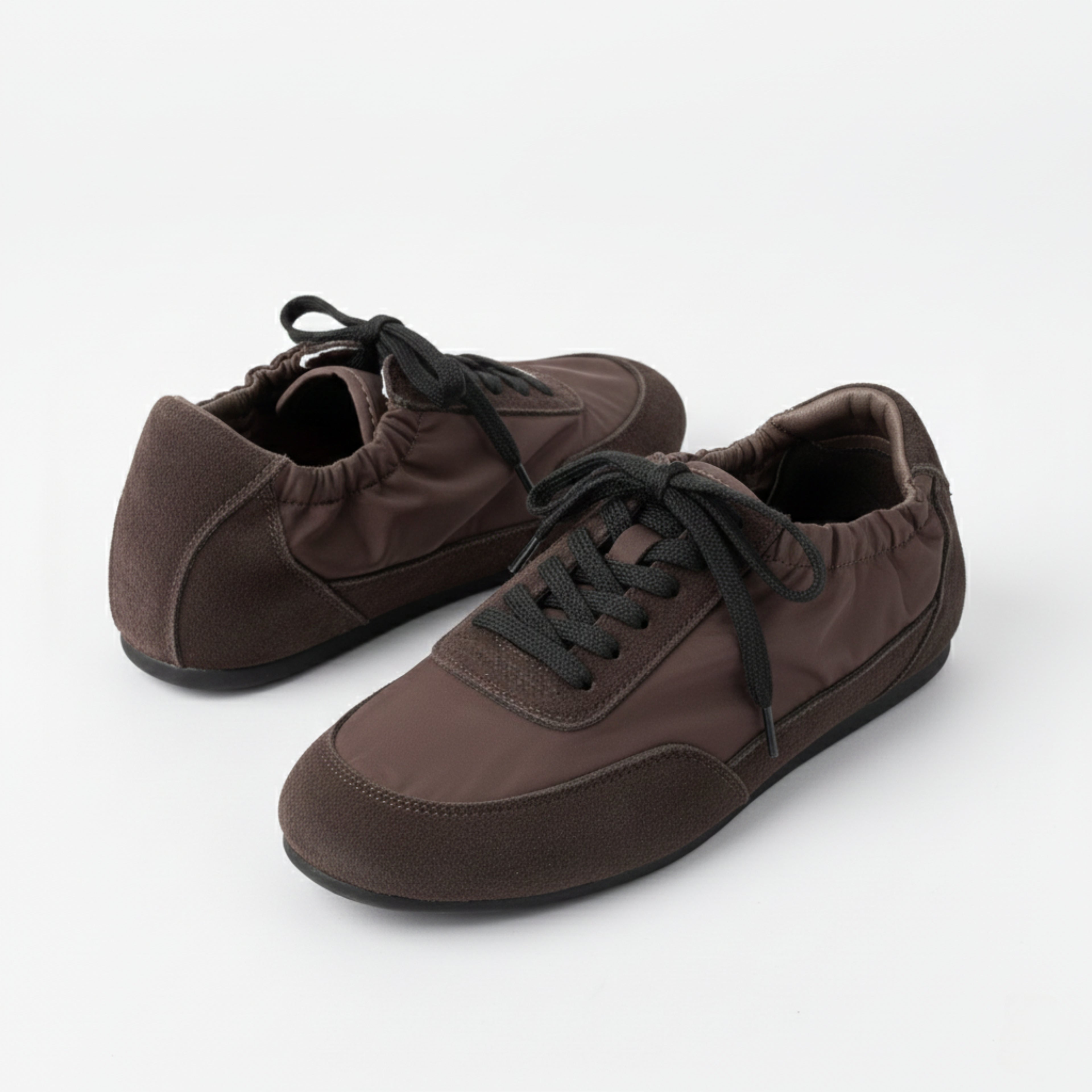 The Dual Stride Women‘s Chocolate Light Flat Sneakers