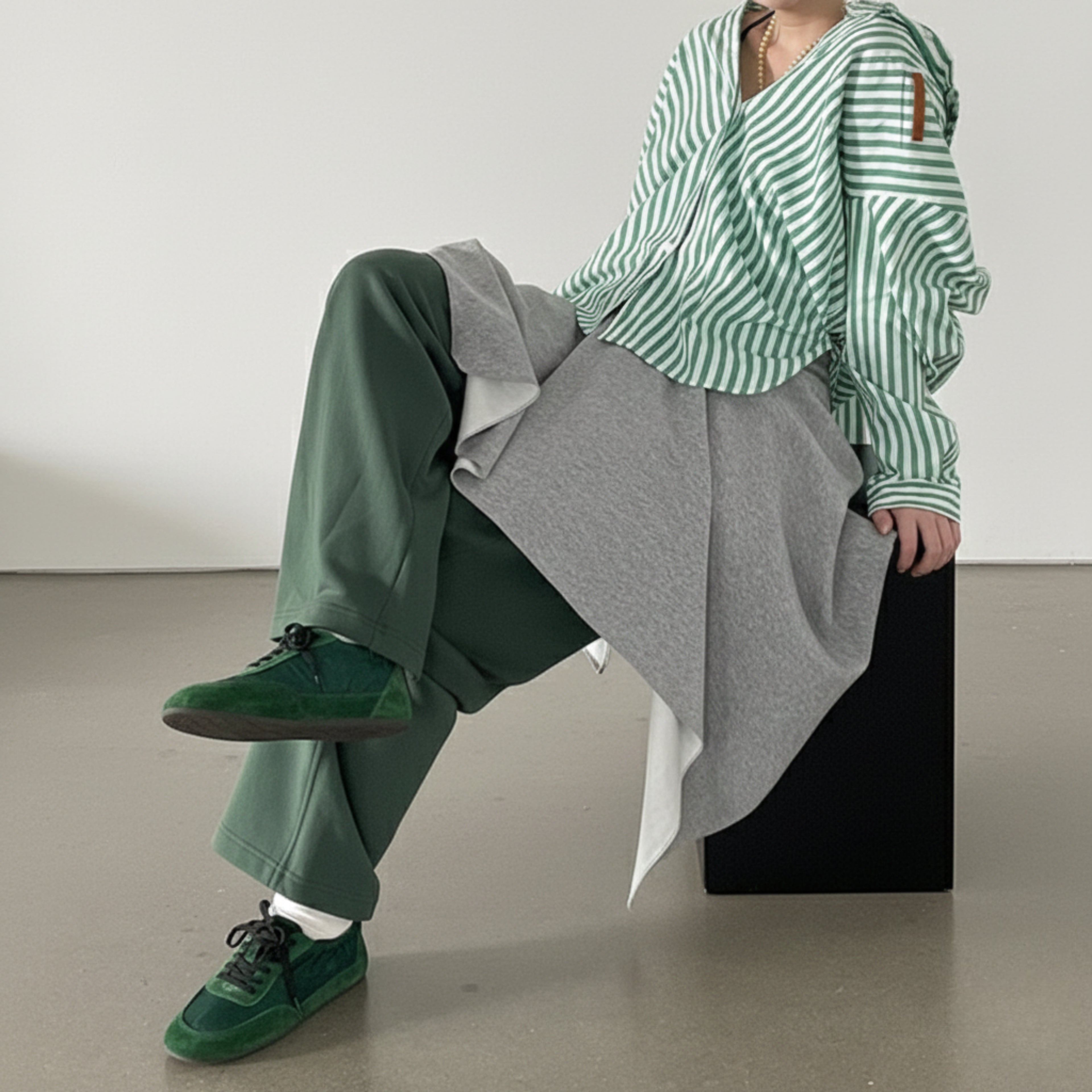 The Dual Stride Women‘s Dark Green Light Flat Sneakers