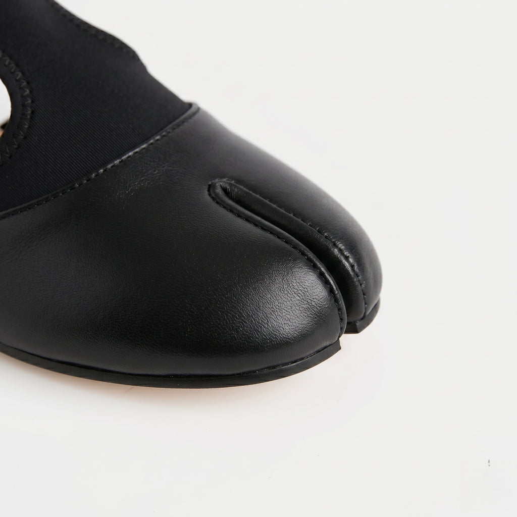 The Dual Stride Black Modern Minimalist Tabi-Style Flats