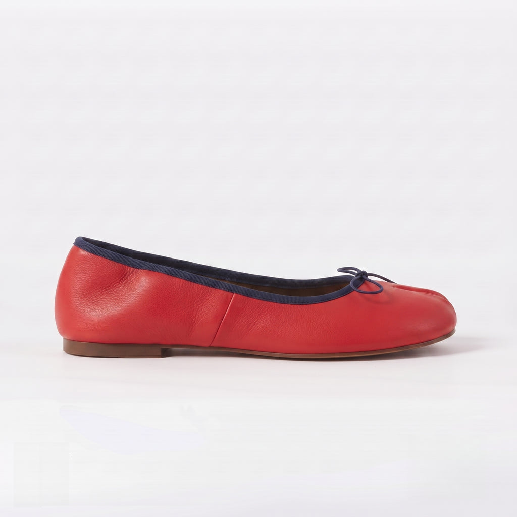 The Dual Strride Women's Red Soft Tabi Flats