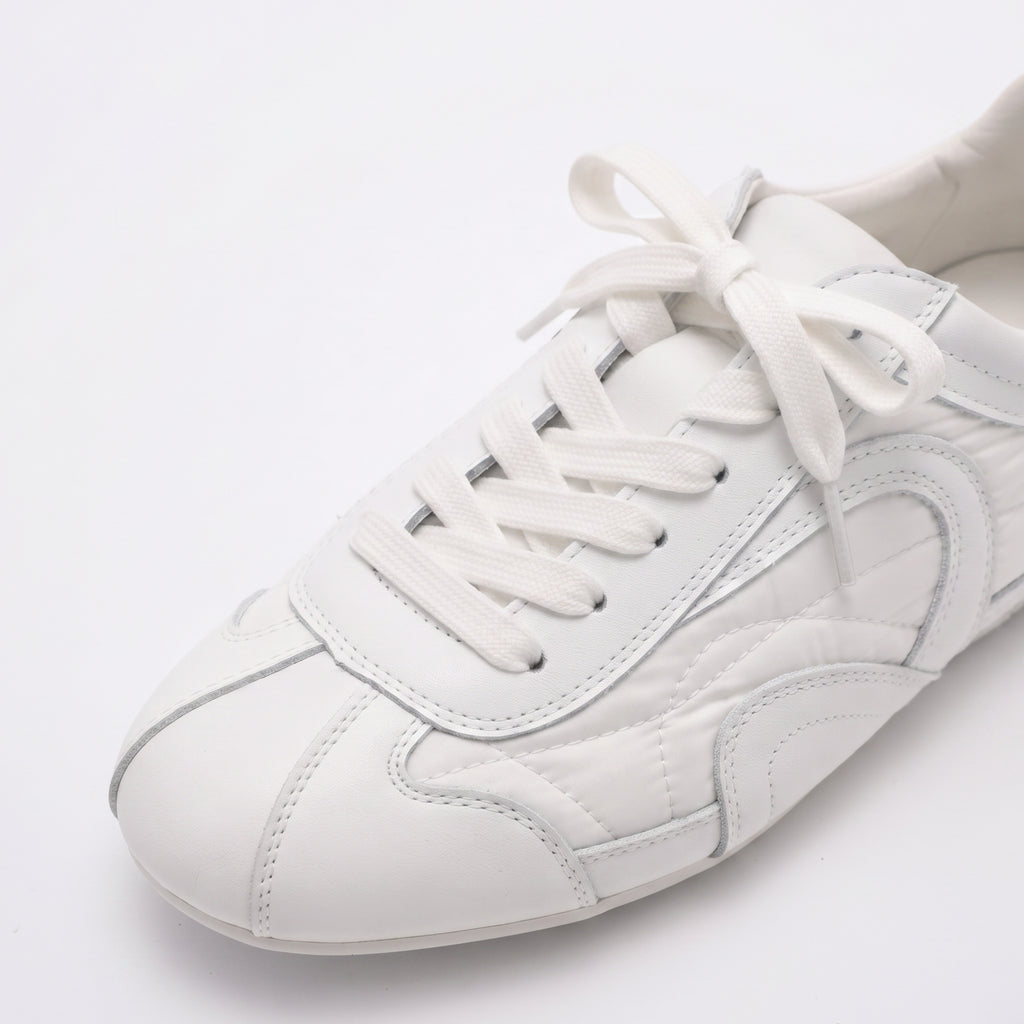 The Dual Stride Women‘s  Retro  White Trainer
