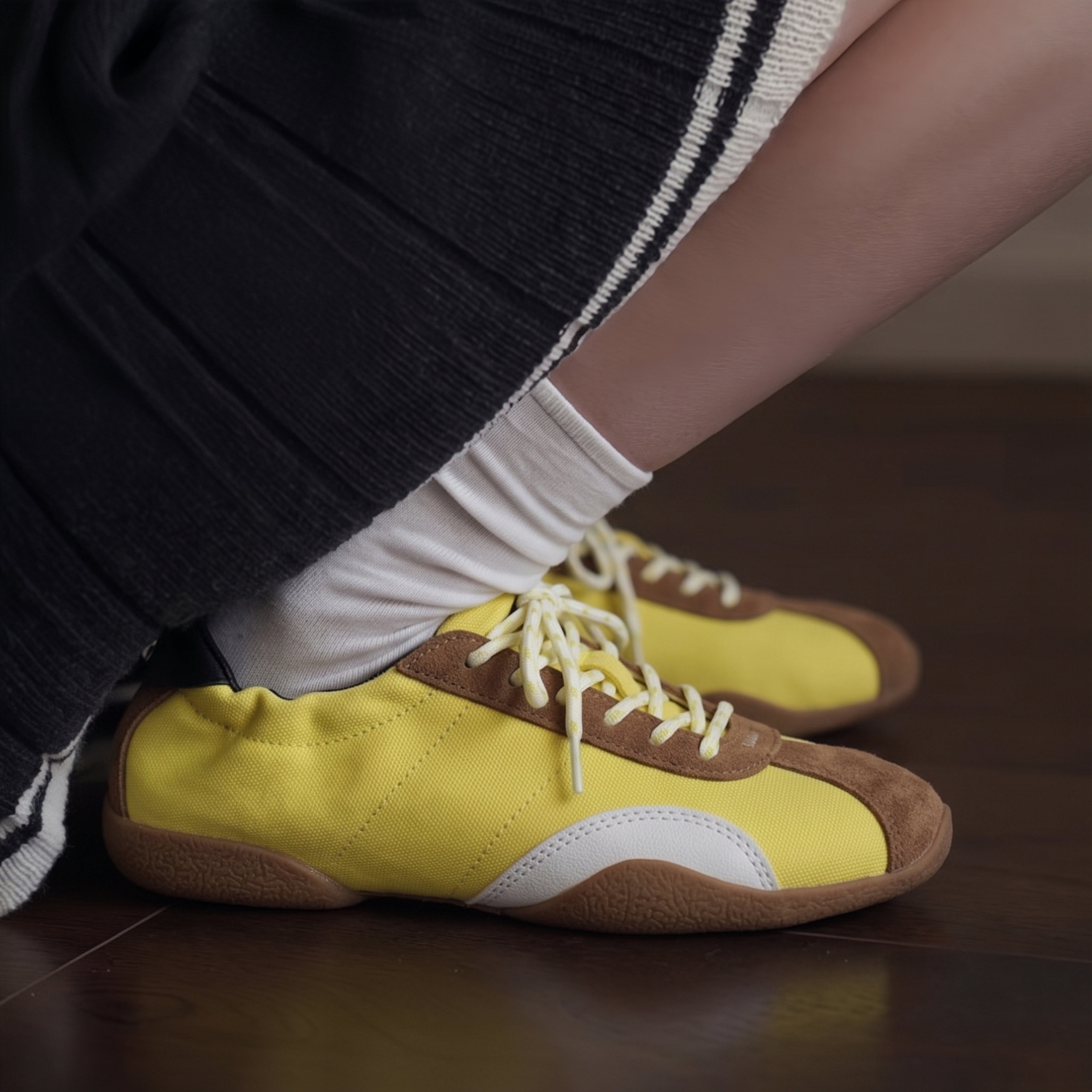 The Dual Stride Yellow Casual Retro Low-Top Sneakers